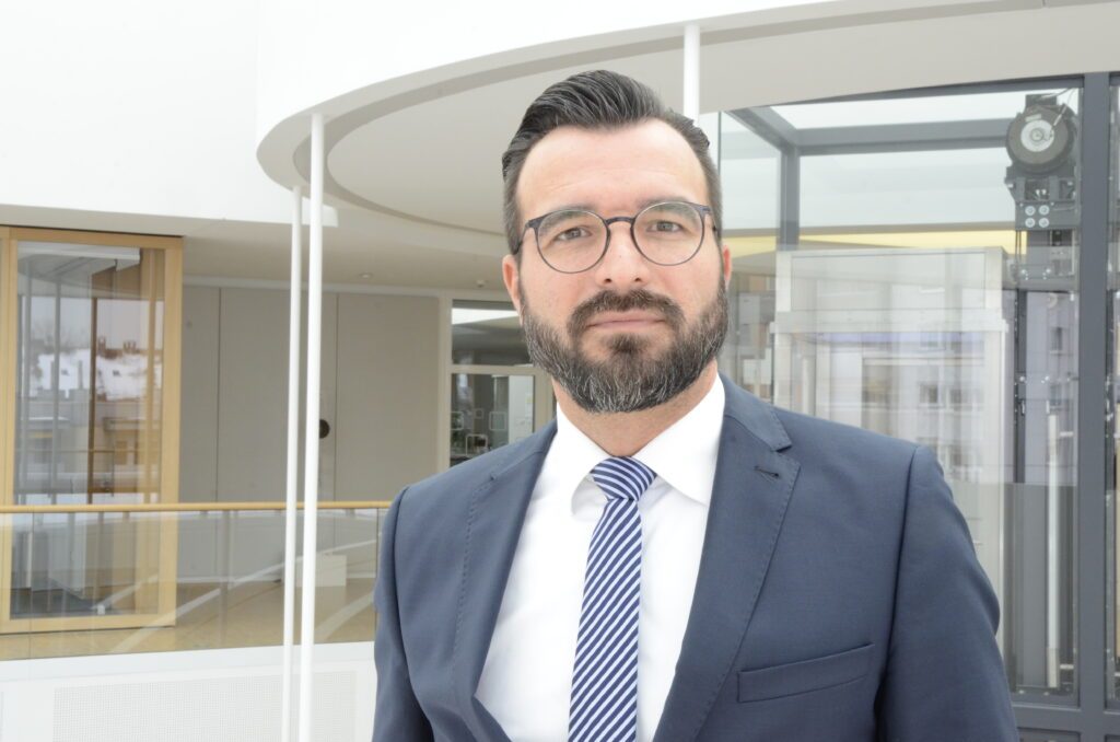 Bild von Vladimir Steimer, Abteilungsleiter IT-Betrieb der Badischen Versicherungen (BGV) in Karlsruhe.